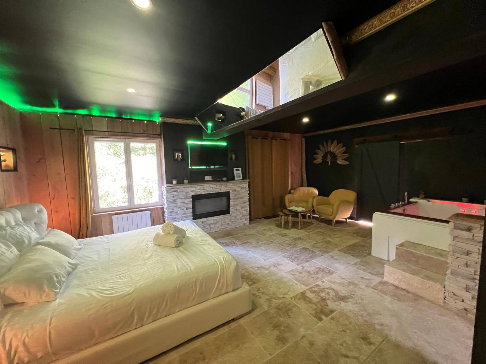 Le Lodge des Charmes 5 étoiles Leves Exterior foto