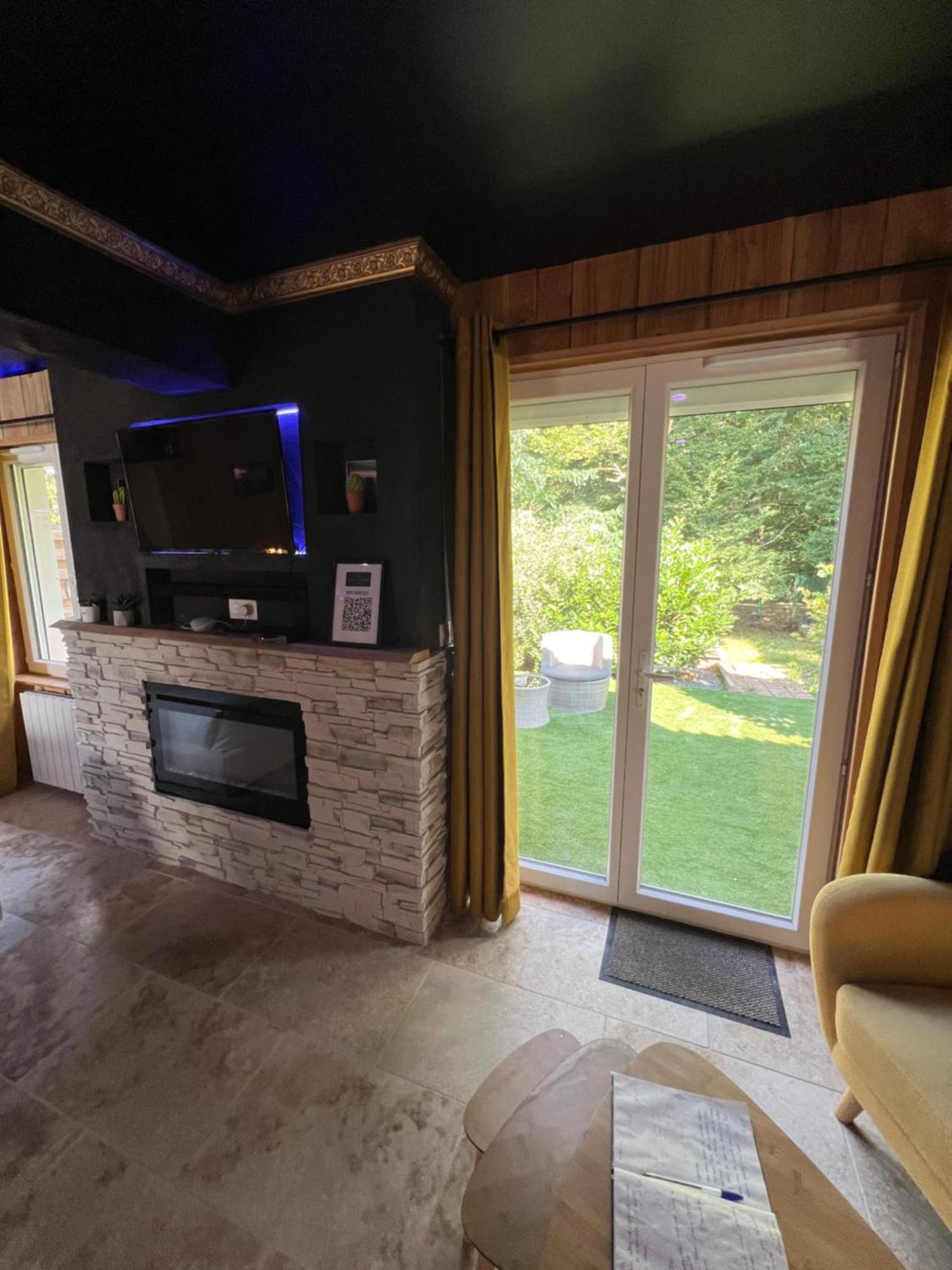 Le Lodge des Charmes 5 étoiles Leves Exterior foto
